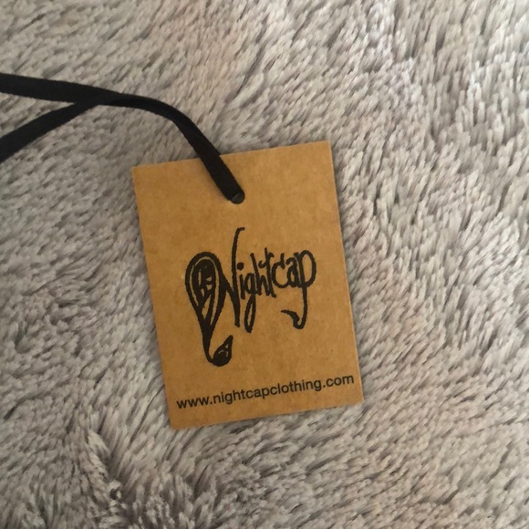 Nightcap size 2 coverup - Picture 2 of 5